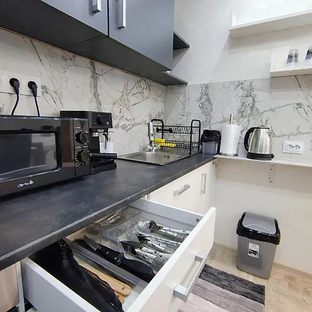 Elegant Ground-floor With Covered Terrace And Direct Access To Nature Apartment *
