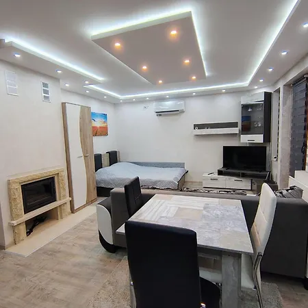 Apartment Elegant Ground-floor With Covered Terrace And Direct Access To Nature