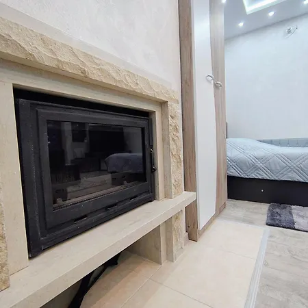 Elegant Ground-floor With Covered Terrace And Direct Access To Nature Lejlighed *