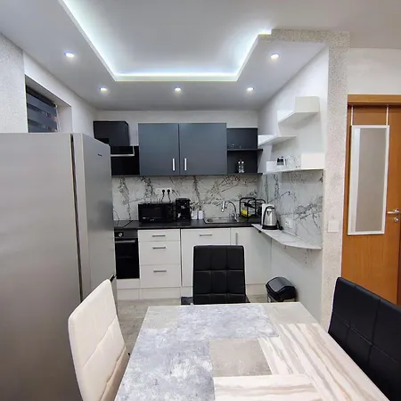 Elegant Ground-floor With Covered Terrace And Direct Access To Nature Apartment Pamporovo