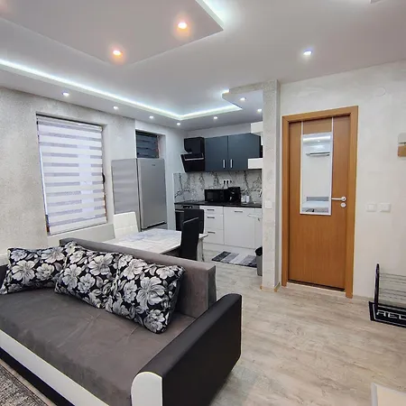 Elegant Ground-floor With Covered Terrace And Direct Access To Nature * Pamporovo