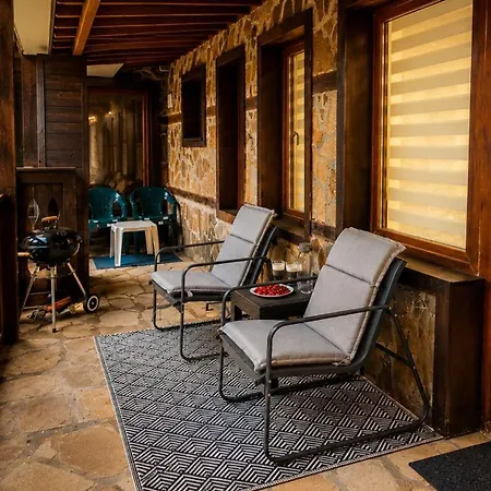 Elegant Ground-floor With Covered Terrace And Direct Access To Nature Lejlighed *