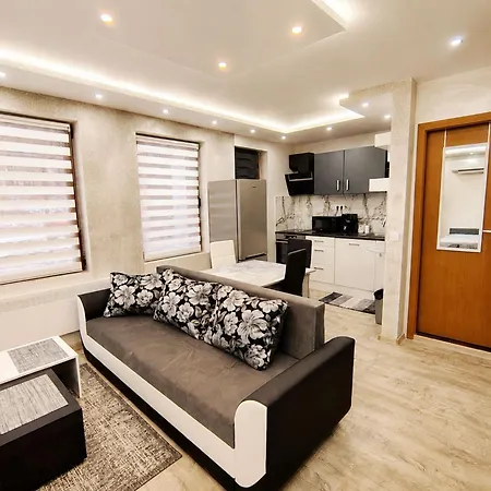 Elegant Ground-floor With Covered Terrace And Direct Access To Nature Pamporovo