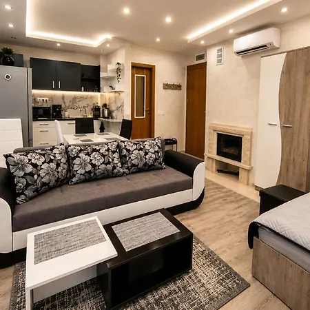 Elegant Ground-floor With Covered Terrace And Direct Access To Nature Lejlighed Pamporovo